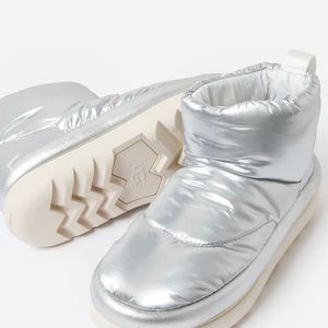 UGG Women's Classic Maxi Mini Boot (worn)